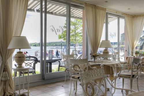 Hotel Am Yachthafen Waren  Exterior foto