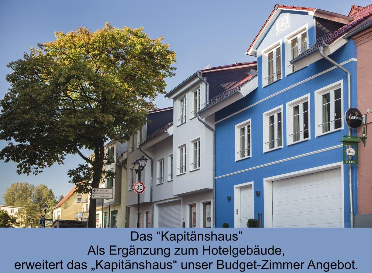 Hotel Am Yachthafen Waren  Exterior foto