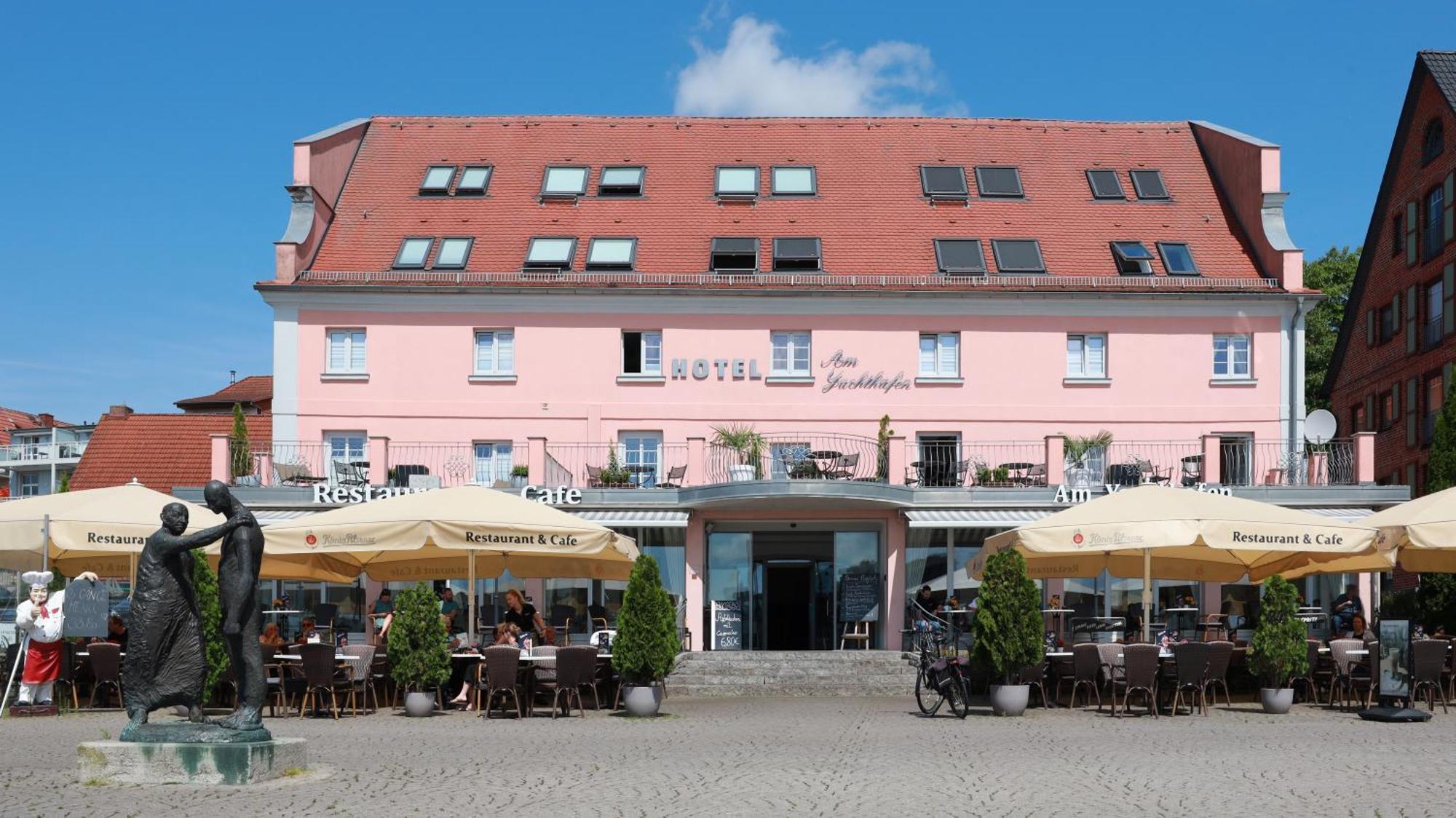 Hotel Am Yachthafen Waren  Exterior foto