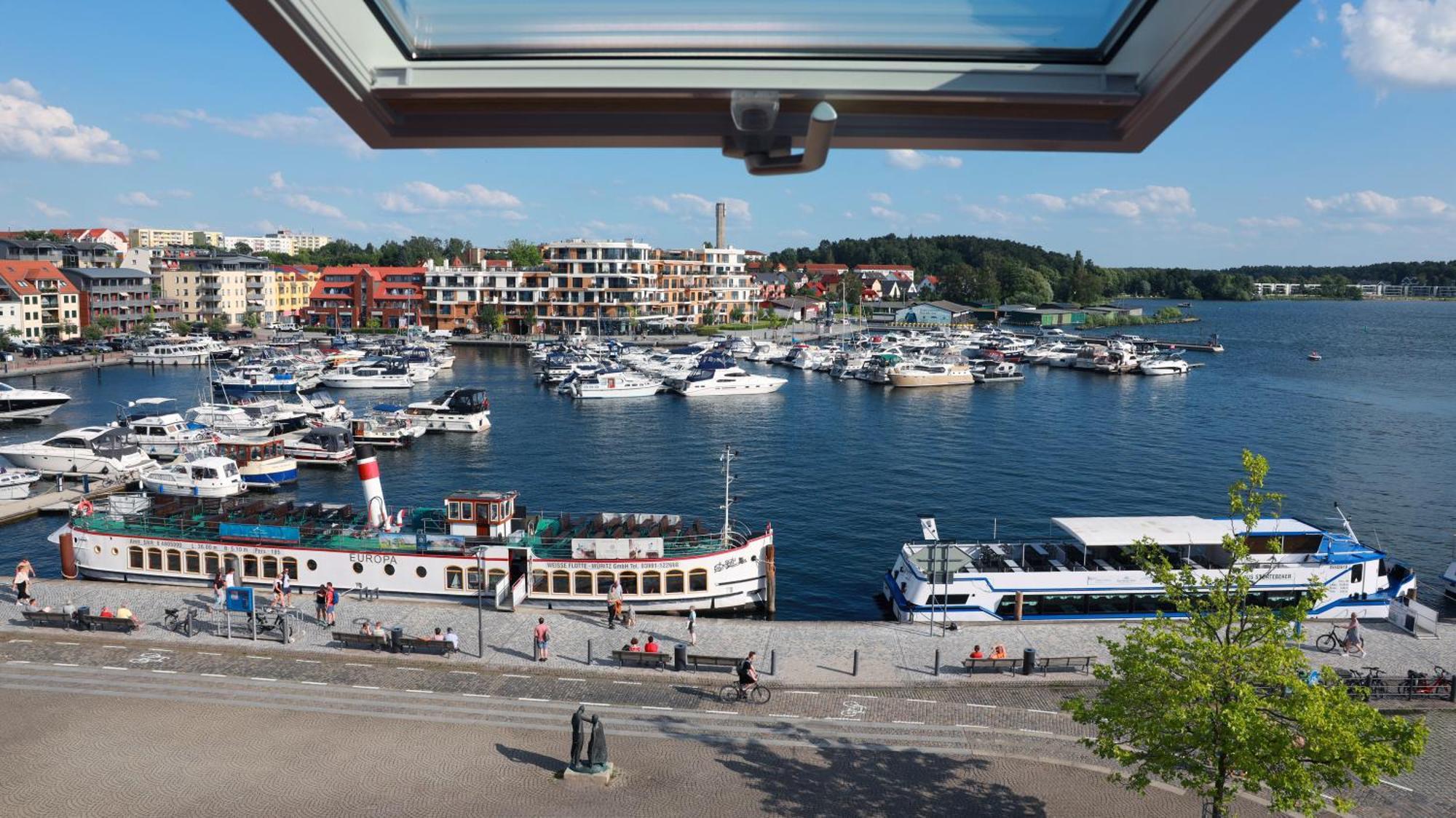 Hotel Am Yachthafen Waren  Exterior foto